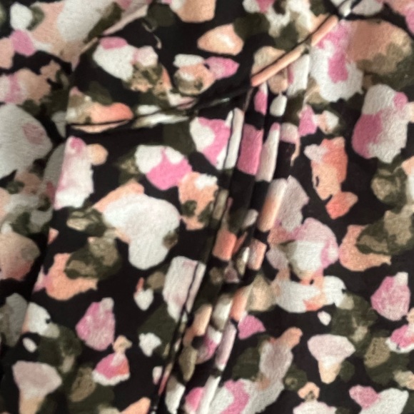 Apt. 9 Black/Pink/White Floral V-neck Tank - EUC - Picture 9 of 14